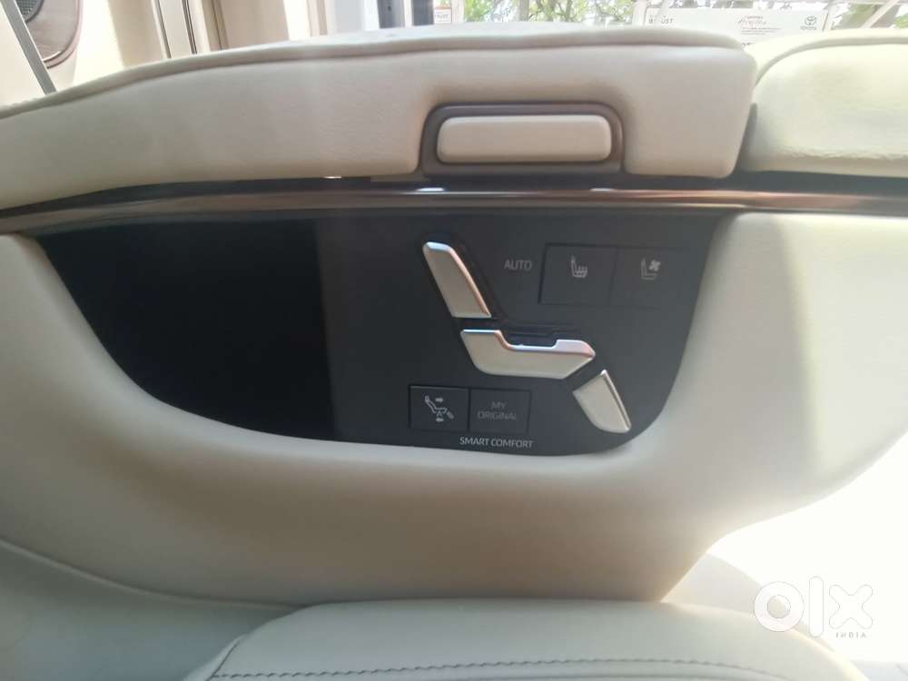 Toyota Vellfire Vip – Executive Lounge, 2024