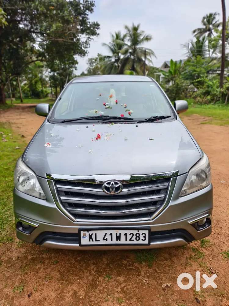 Premium Toyota Innova 2.5 G (2015)  New Insurance & Battery  Well-ma