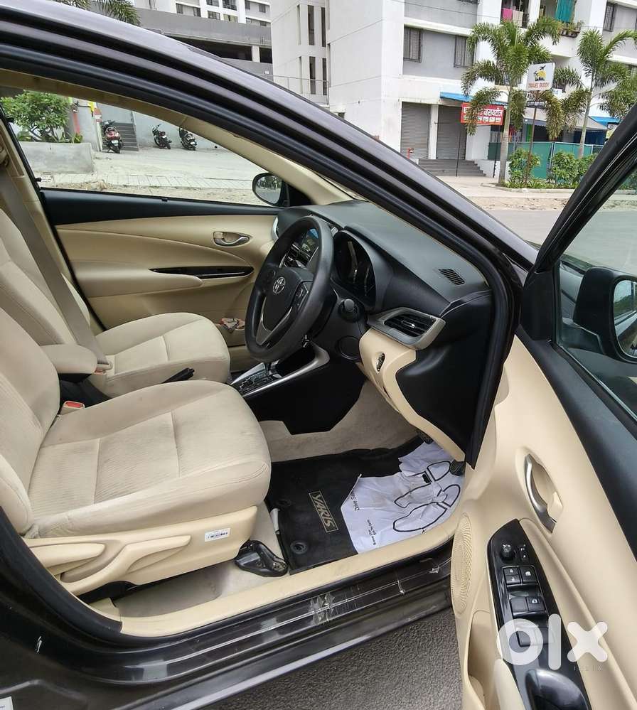 Toyota Yaris V Cvt, 2018, Petrol