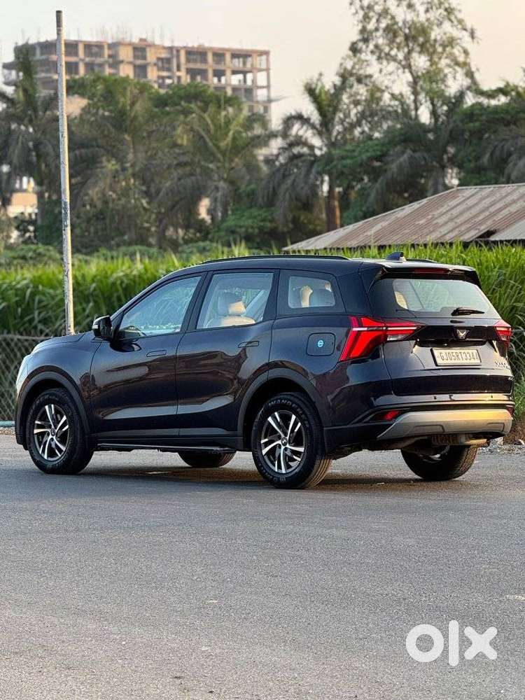 Mahindra Xuv700 2.0 Ax 5 Petrol Mt Str, 2022, Petrol