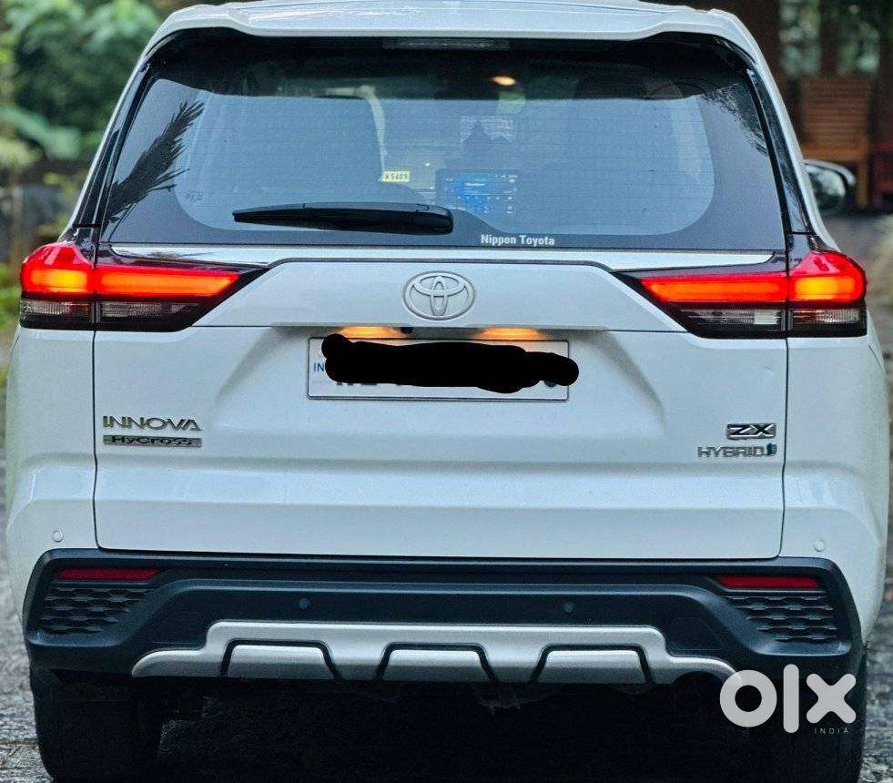 Toyota Innova Hycross 2.0 Zx (o) Hybrid 7 Str, 2023, Petrol