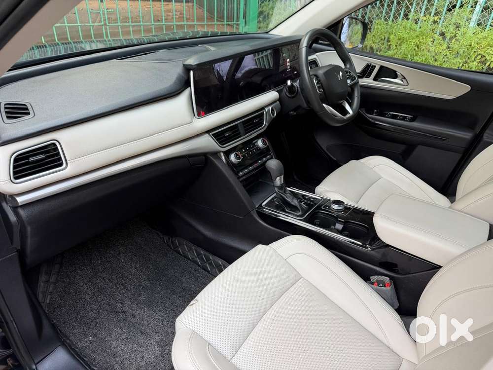 Mahindra Xuv700 2.2 Ax 7 Diesel At Luxury Pack Str Awd, 2023, Diesel