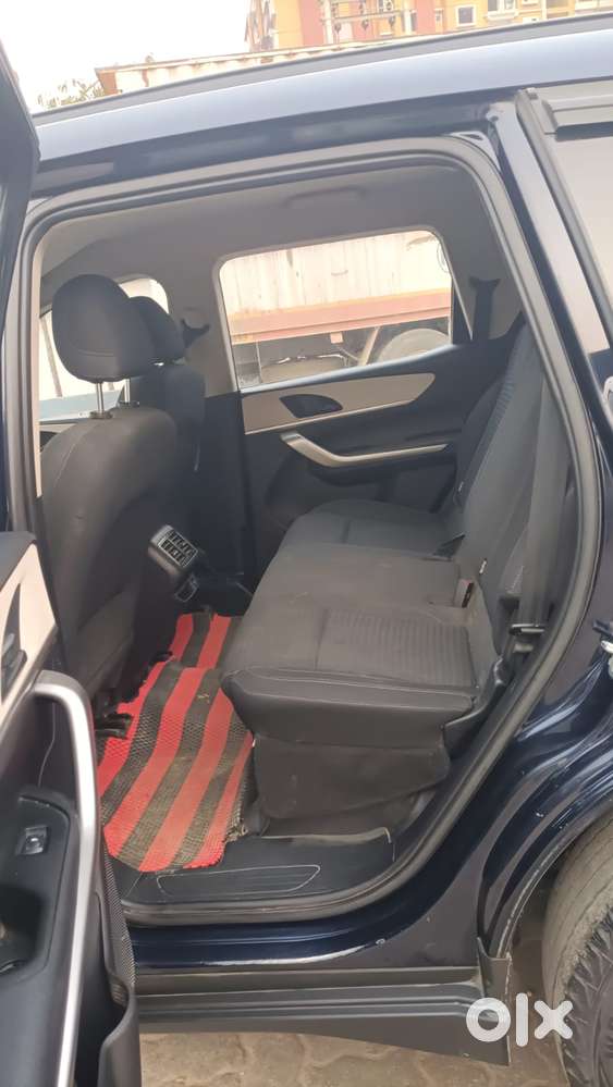 Mahindra Xuv700 2.0 Ax 3 Petrol Mt 5 Str, 2022, Petrol