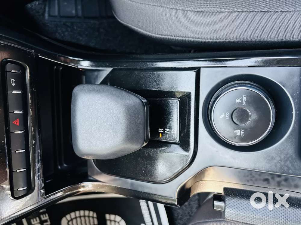 Tata Nexon, 2025, Petrol
