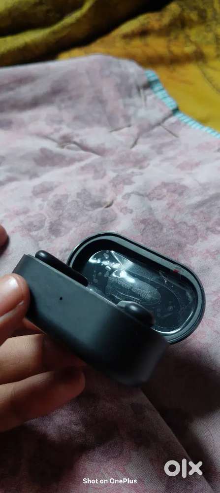 Oneplus earbud 2r 1 month old
