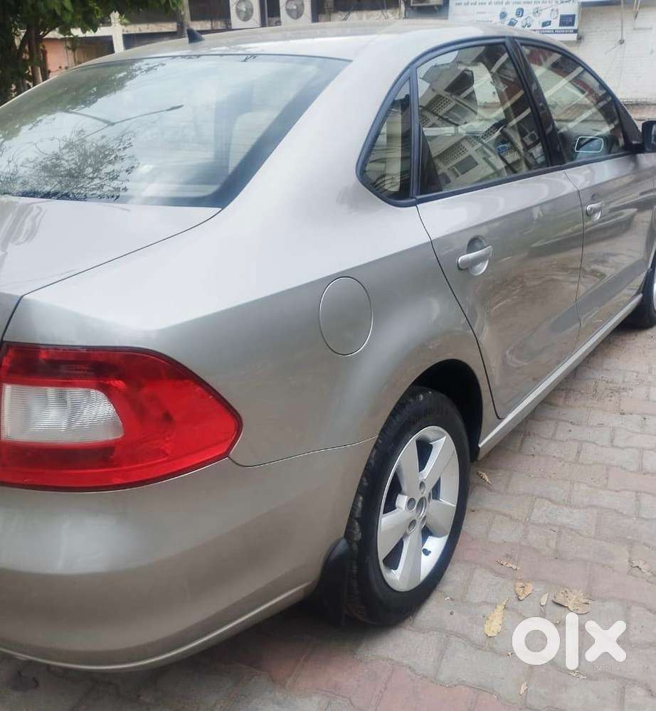 Skoda Rapid Petrol 2016
