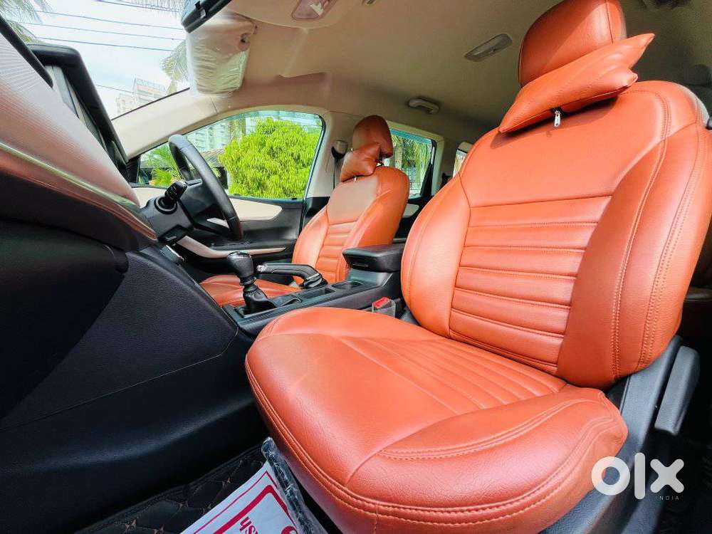 Mahindra Xuv700 2.2 Mx Diesel Mt 5 Str, 2023, Diesel