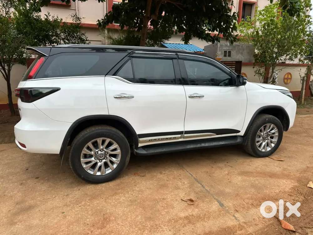 Toyota Fortuner Legender 2023 Suv