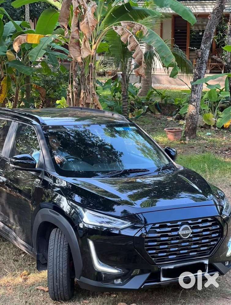 0070 Nissan Magnite 20k Km Only. Top Model. Kuro Full Black Car