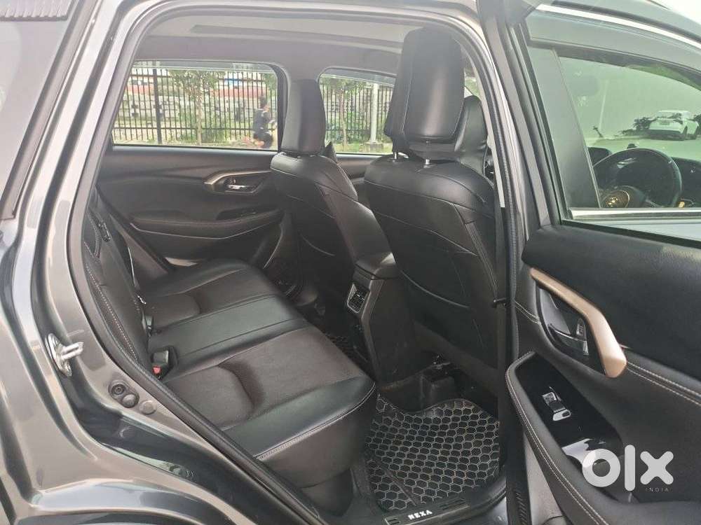 Maruti Suzuki Grand Vitara 1.5 Alpha Plus Intelligent Hybrid Ecvt, 2..