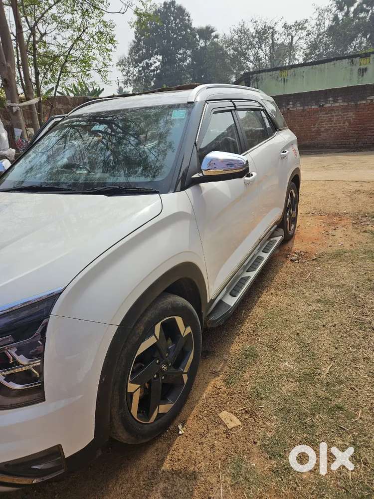 Hyundai Alcazar 3 Petrol Well Maintained