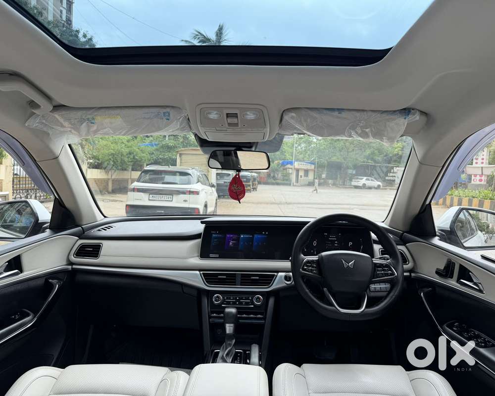 Mahindra Xuv700 2.2 Ax 7 Diesel At Str, 2025, Diesel