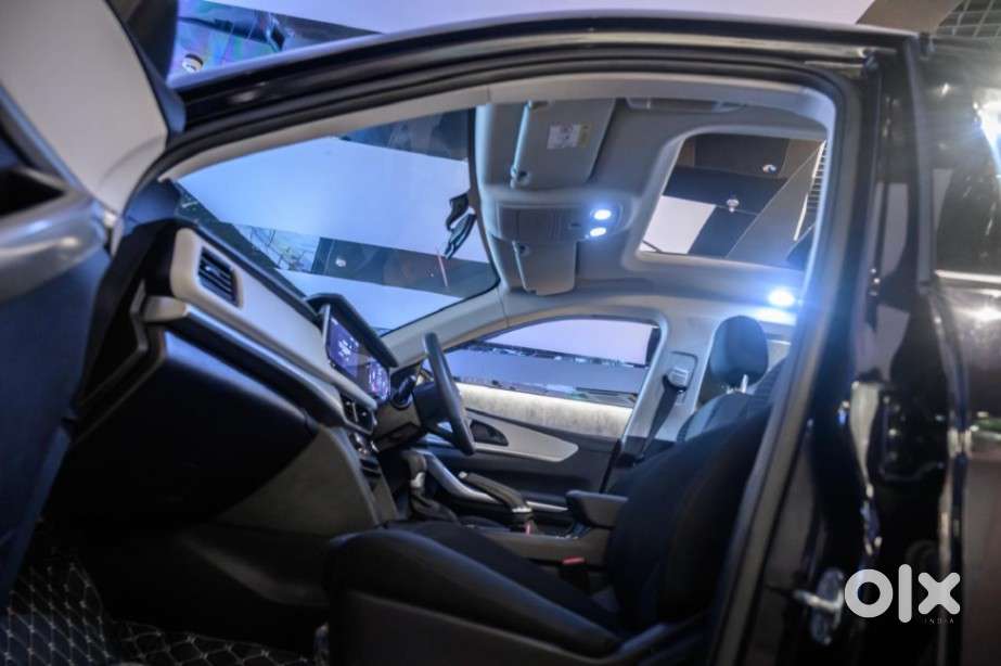 Mahindra Xuv700 Ax5 Petrol Automatic 7-seater, 2025, Petrol