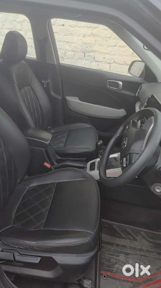 Hyundai Venue 2023 Petrol Well Maintained