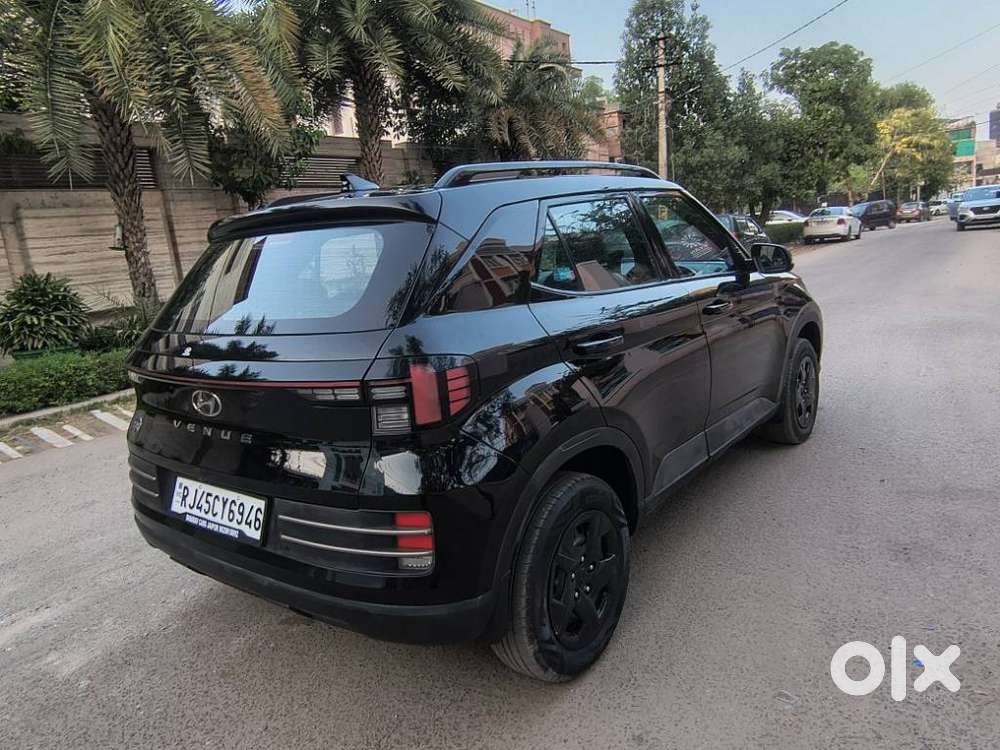 Hyundai Venue S(o) Knight Edition Mt, 2023, Petrol
