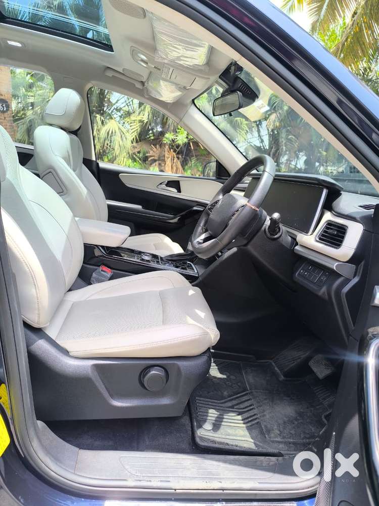 Mahindra Xuv700 2.0 Ax 7 Petrol At Str, 2024, Petrol