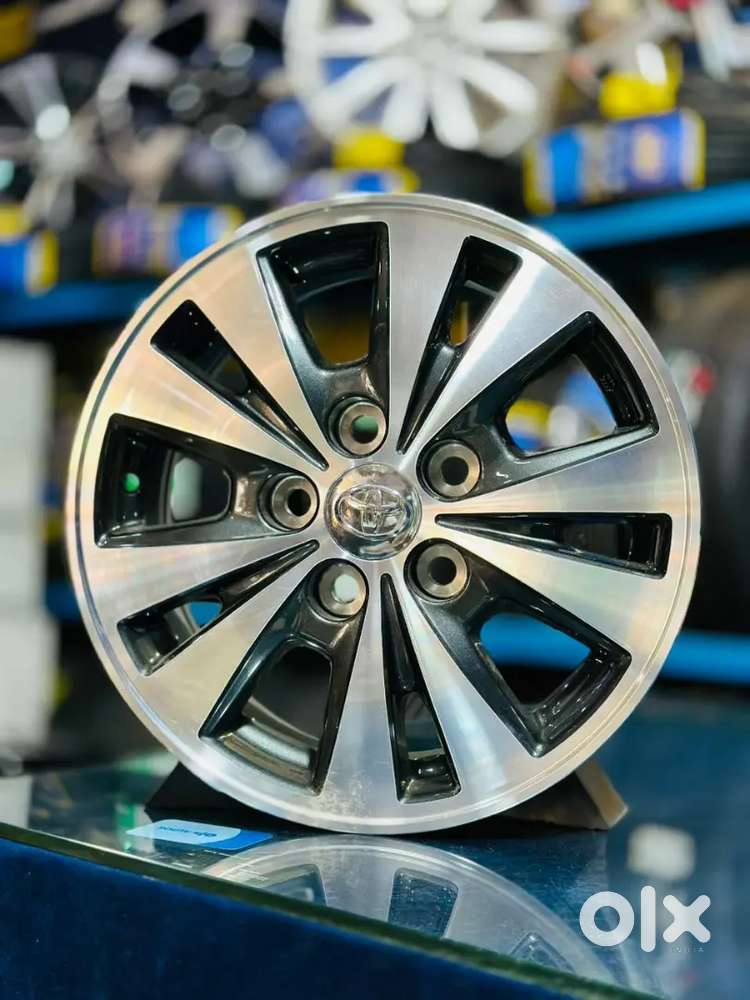 Brand New 15 inch Innova 2.5Z Top model diamond cut alloys set of 4