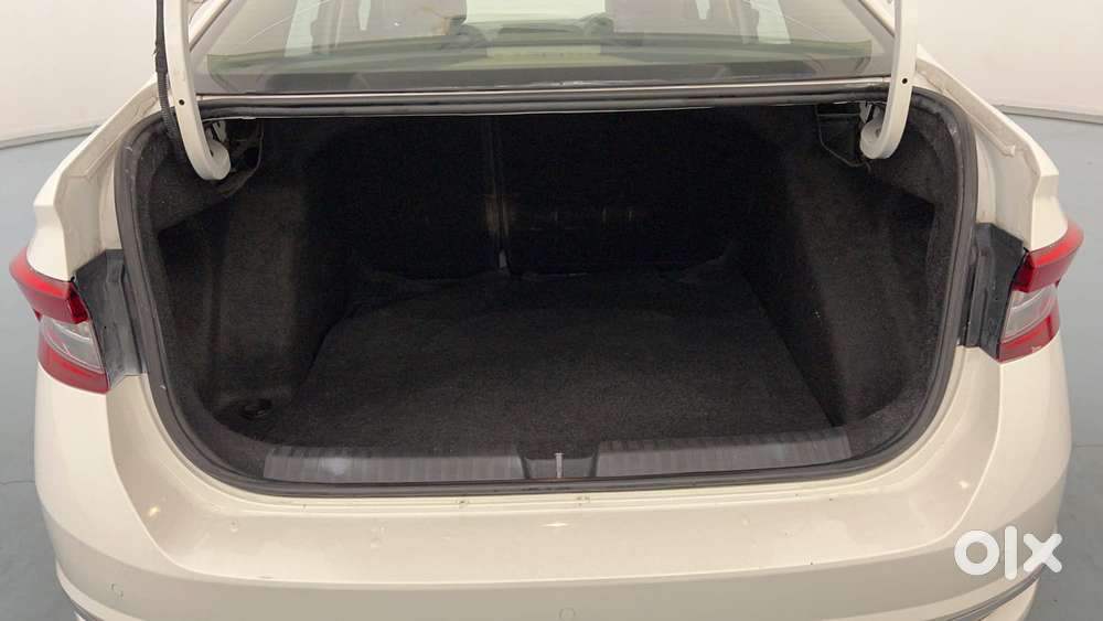 Skoda Slavia Style 1.0l Tsi At, 2022, Petrol