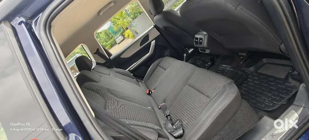 Mahindra Xuv700 Ax3 Mt 5str  Petrol Manual