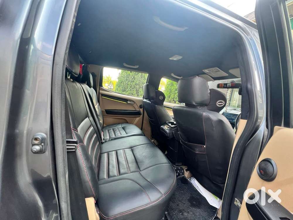 Isuzu V-cross 2017 Model