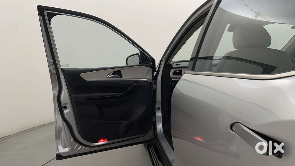 Mahindra Xuv700 2.0 Ax 7 Petrol At Luxury Pack Str, 2022, Petrol