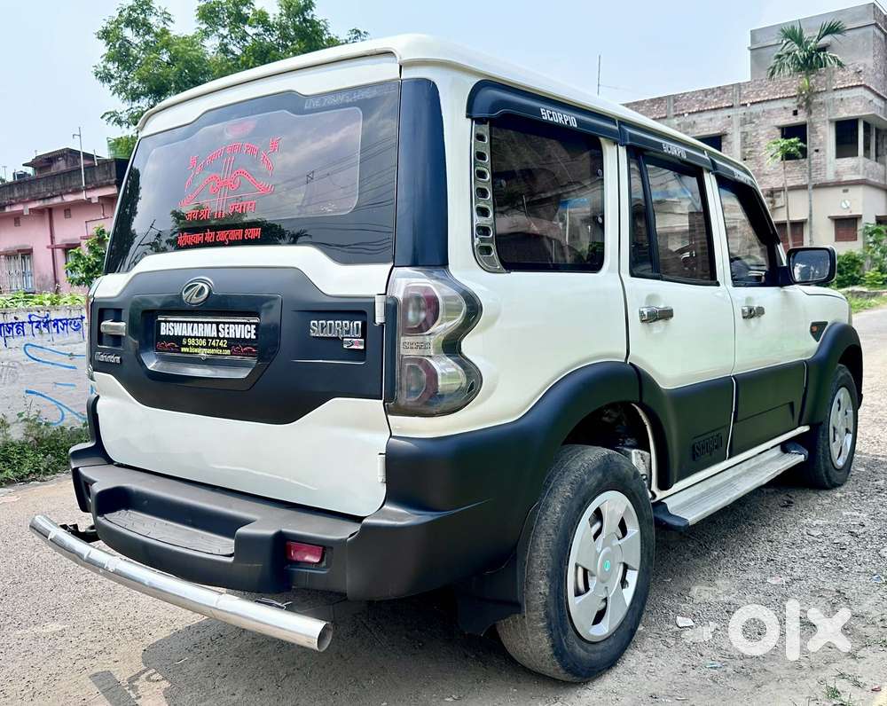 Mahindra Scorpio S4 Plus 9s, 2015