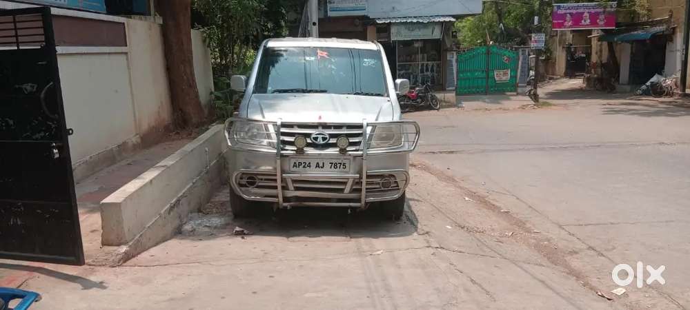 Tata Sumo Grande 2010