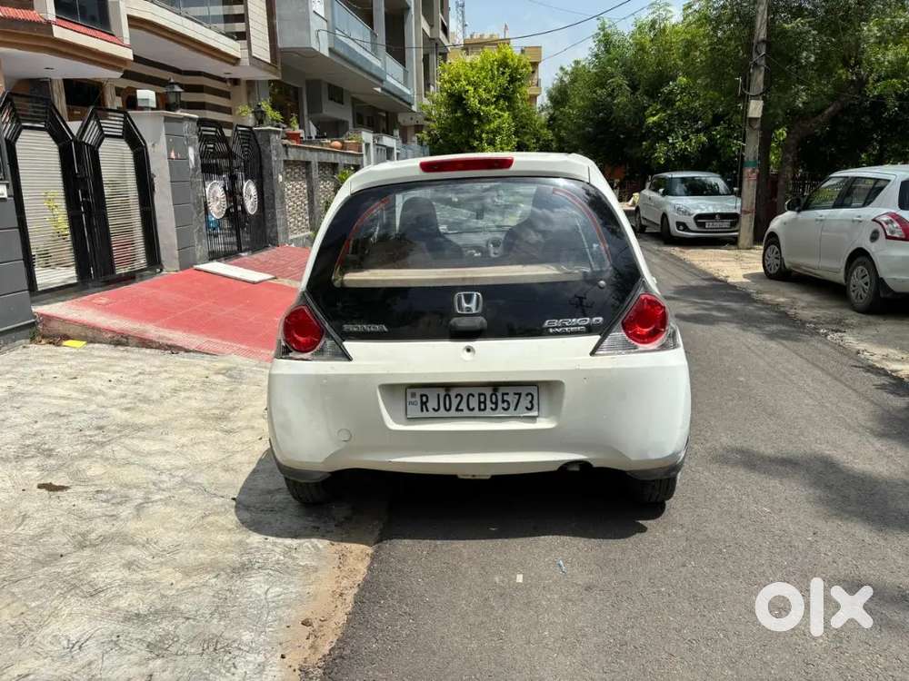 Honda Brio 2014 Petrol In Excellent Condition -> Tyres Are New Speaker