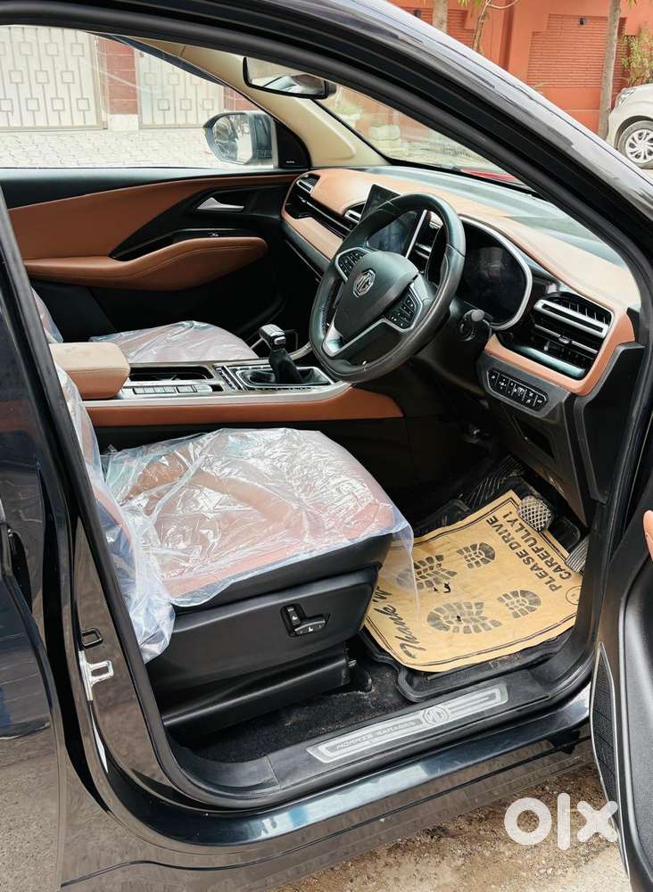 Mg Hector Plus Sharp Pro 1.5 Turbo Petrol  Cvt 7 Str Dual Tone, 2023..