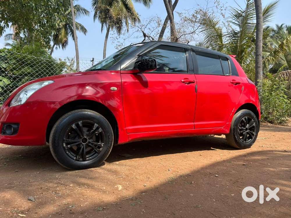 Well Maintained Female Owned Car With Sun Roof