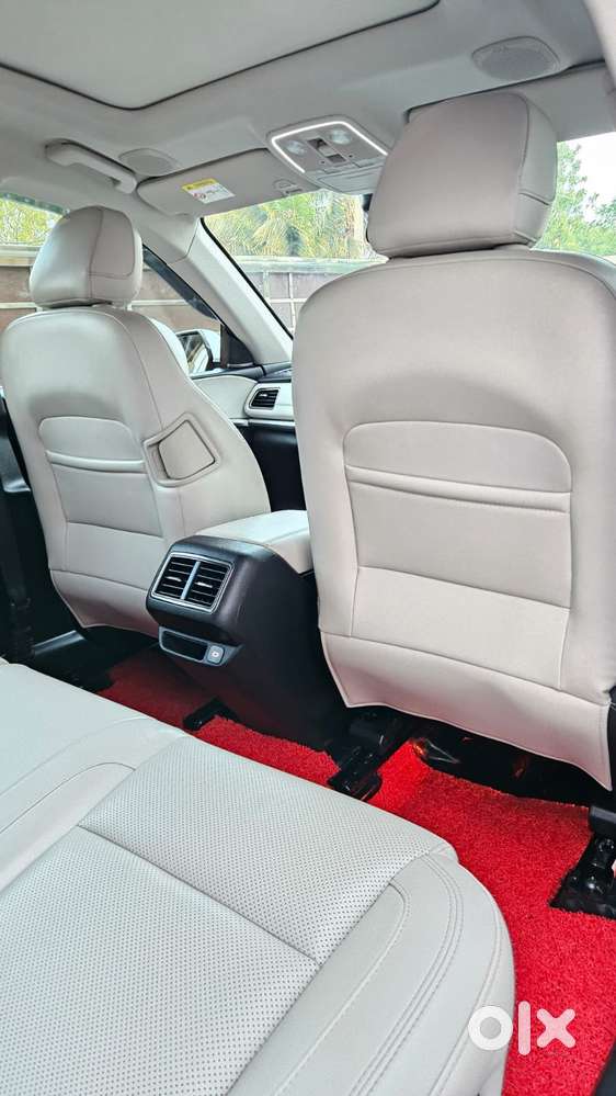 Mahindra Xuv700 2.2 Ax 7 Diesel Mt Luxury Pack Str, 2025, Diesel