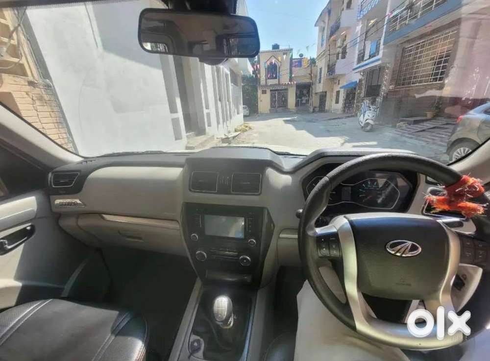 Mahindra Scorpio S10 2015
