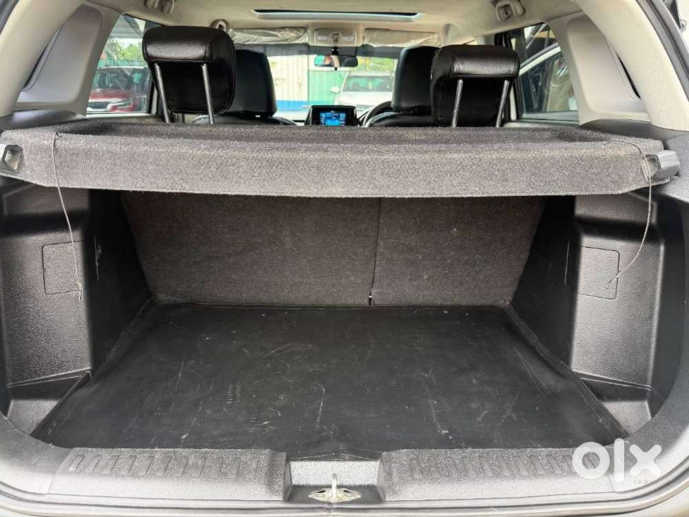 Maruti Suzuki Brezza 1.5 Zxi At Smart Hybrid, 2022, Petrol