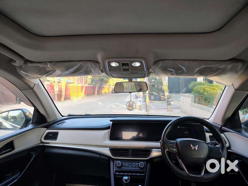Mahindra Xuv700 2.0 Ax 5 Petrol Mt Str, 2022, Petrol