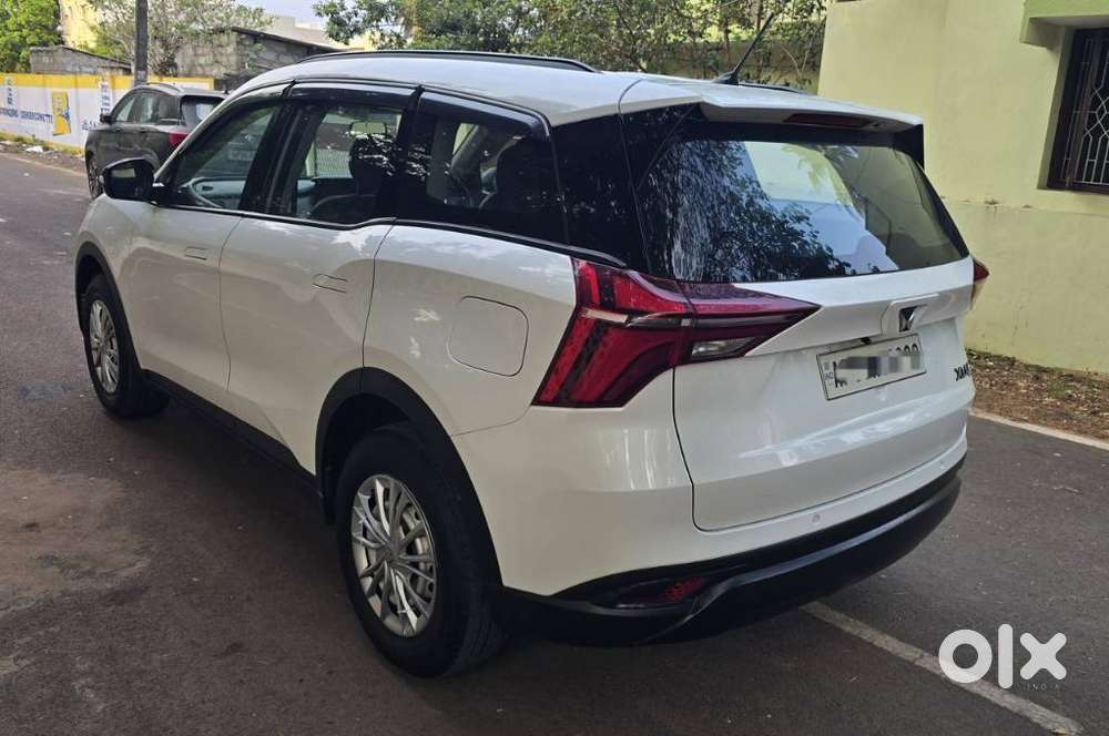 Mahindra Xuv700 Mx Petrol Mt 5 Str (e), 2022, Petrol