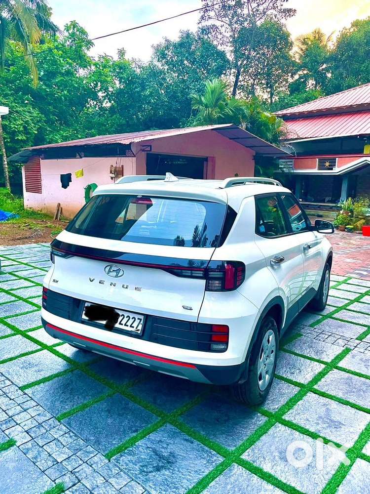 Hyundai Venue 2022 Petrol 29000 Km Driven