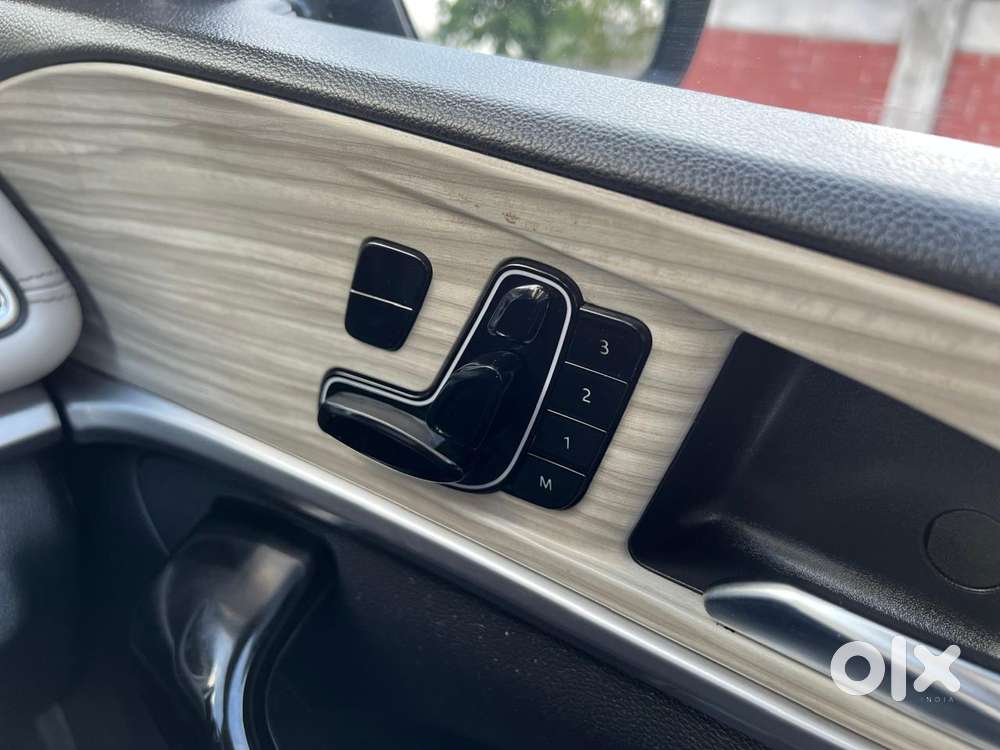 Mahindra Xuv700 2.2 Ax 7 Diesel At Luxury Pack Str Awd, 2022, Diesel