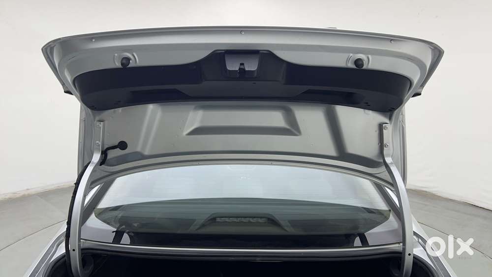 Skoda Slavia Ambition 1.0l Tsi At, 2022, Petrol