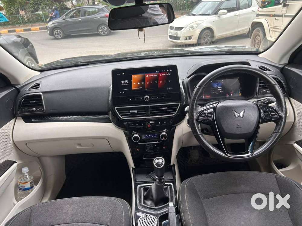 Mahindra Xuv3xo Ax5 Mt 2024