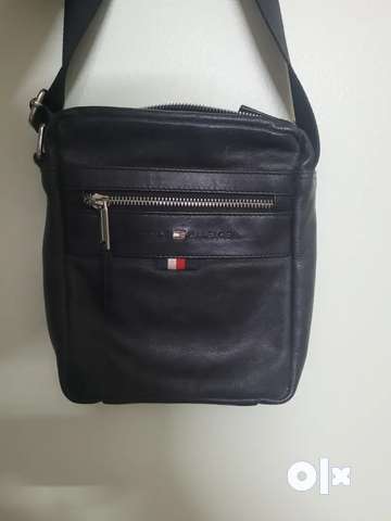 Tommy hilfiger deals sling bags men's