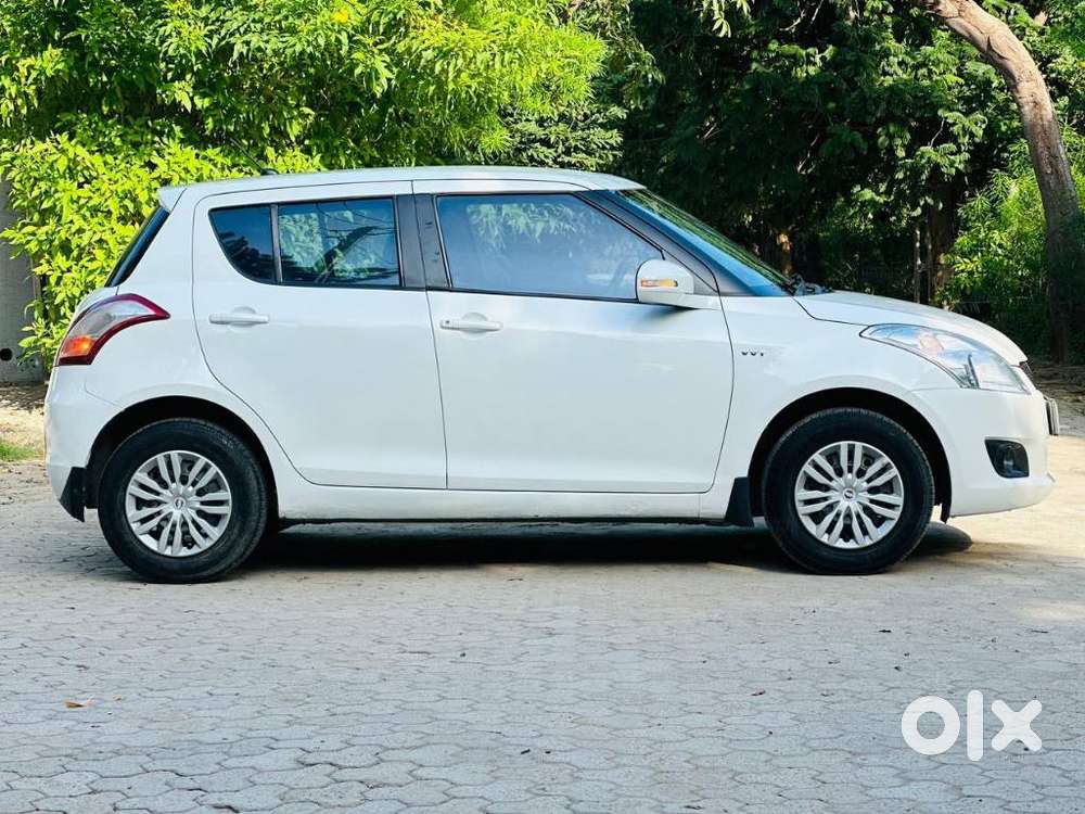 Maruti Suzuki Swift Vxi + Manual, 2012, Petrol