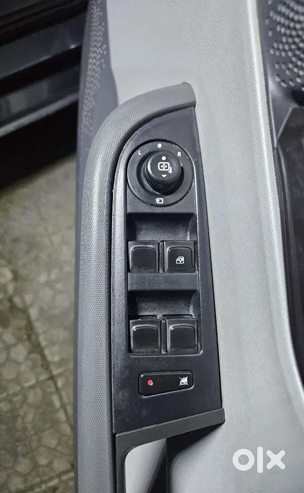 Tata Altroz Xt 1.2 , Bs6 , Petrol Manual  1st Owner  32,000 Km