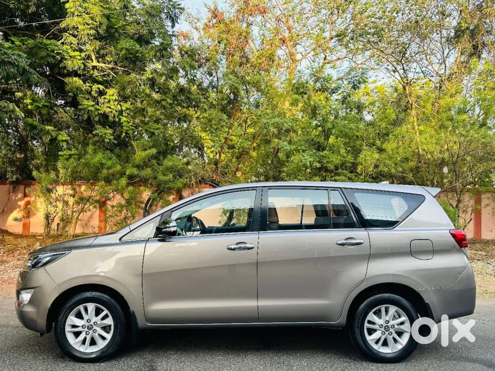 Toyota Innova Crysta 2.8 Zx At 7 Seater, 2017, Diesel