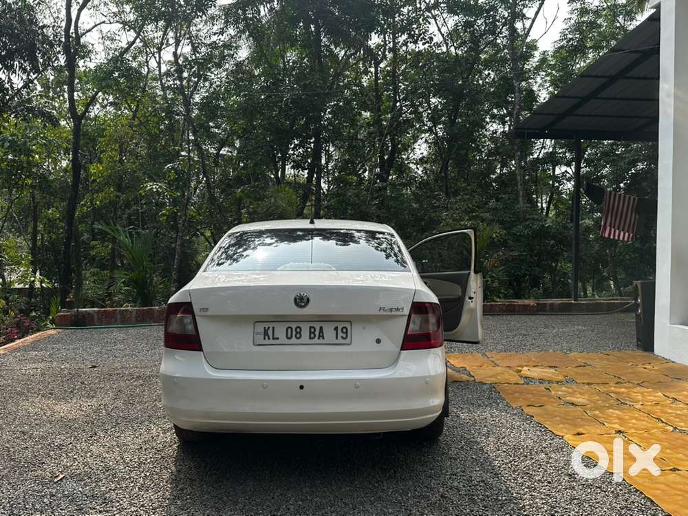 Skoda Rapid 1.6 Ambition 2013