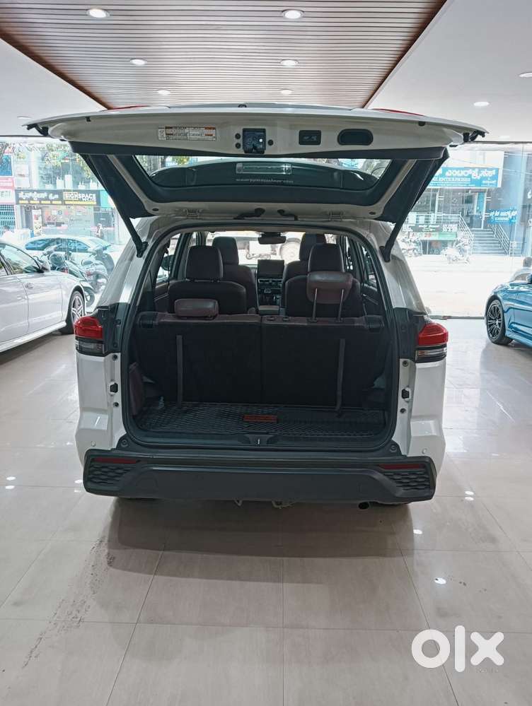 Toyota Innova Hycross 2.0 Zx (o) Hybrid 7 Str, 2023, Petrol