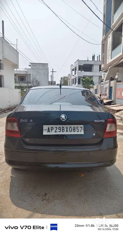 Skoda Rapid 2013 Diesel 140000 Km Driven