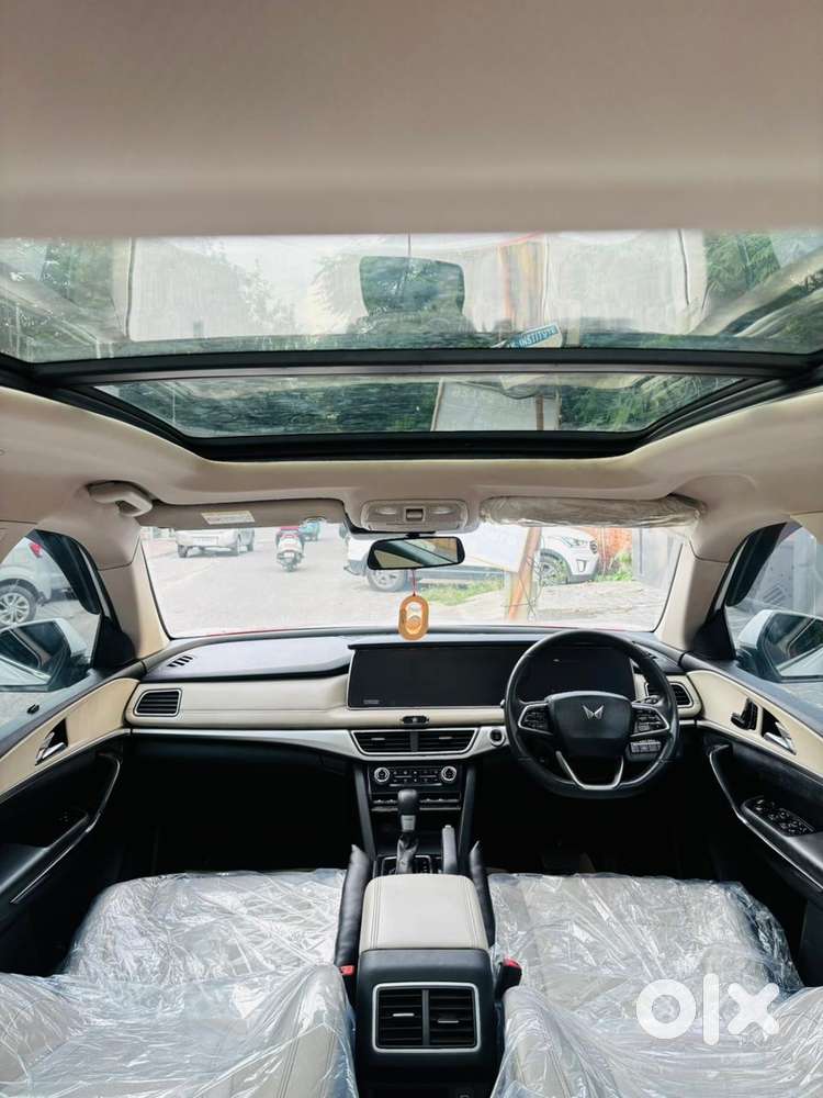 Mahindra Xuv700 2.0 Ax 7 Petrol At Str, 2021, Petrol