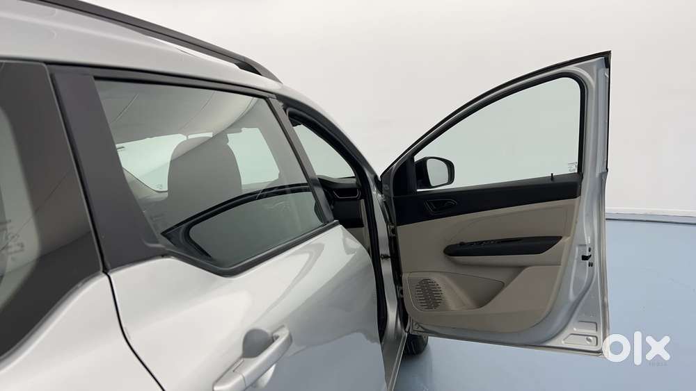 Renault Triber Rxt, 2023, Petrol