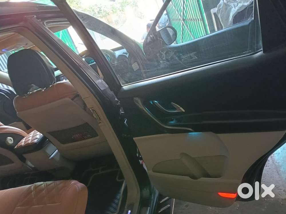 Mahindra Xuv500 W10