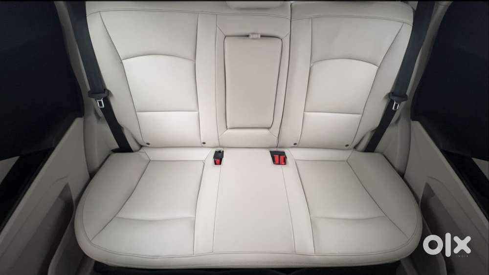 Mahindra Xuv300 1.2 W8 (o) Amt Petrol, 2024, Petrol